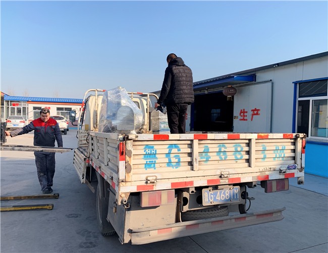 300L可傾電加熱夾層鍋、400單室真空包裝機(jī)發(fā)往廣西桂林