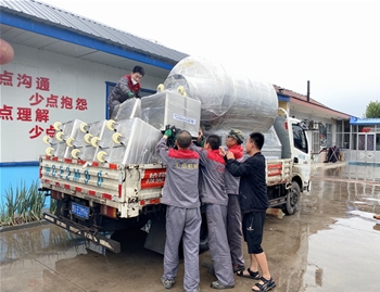 2000L變頻水冷泵真空滾揉機1臺，200L不銹鋼料車16臺，發(fā)貨山東沂水
