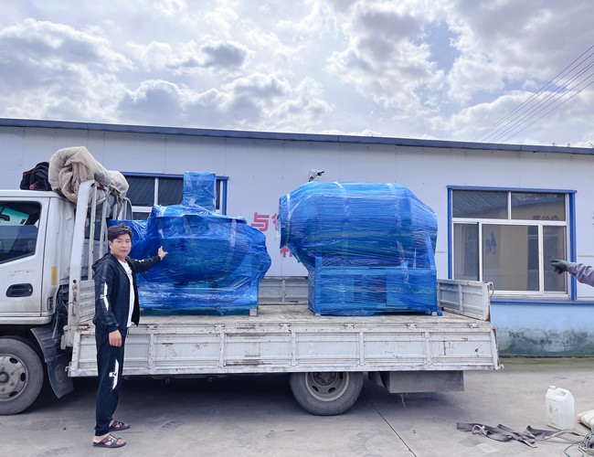 浙江溫州食品廠訂購500L電加熱攪拌鍋，600L真空滾揉機發(fā)貨
